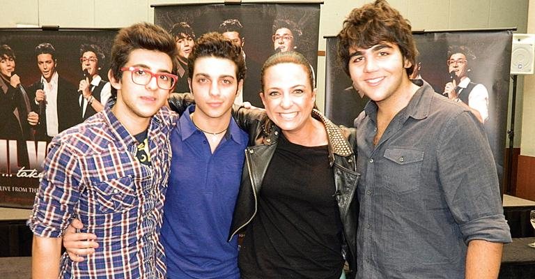 Claudia Tenório recebe Piero Barone, Gianluca Ginoble e Ignazio Boschetto, do grupo Il Volo, no programa Vida Melhor, da Rede Vida, SP.