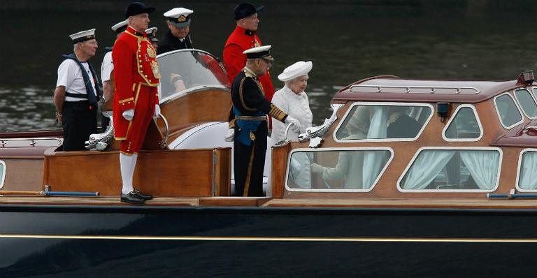 Rainha Elizabeth II em comemoração de seu Jubilei de Diamante no Rio Tâmisa - Getty Images