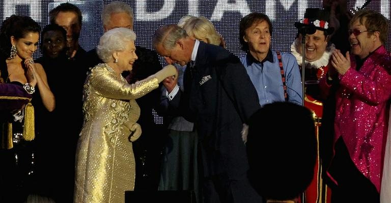 Rainha Elizabeth II festeja o seu Jubileu de Diamante com artistas e o filho, príncipe Charles - Getty Images