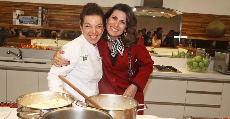 Em SP, Tatá Cury e Jacqueline Dalabona se reúnem em evento corporativo.