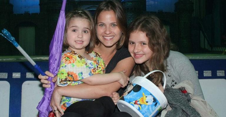 Luiza Valdetaro com a filha Maria Luiza e a enteada Alicia - Roberto Filho/AgNews