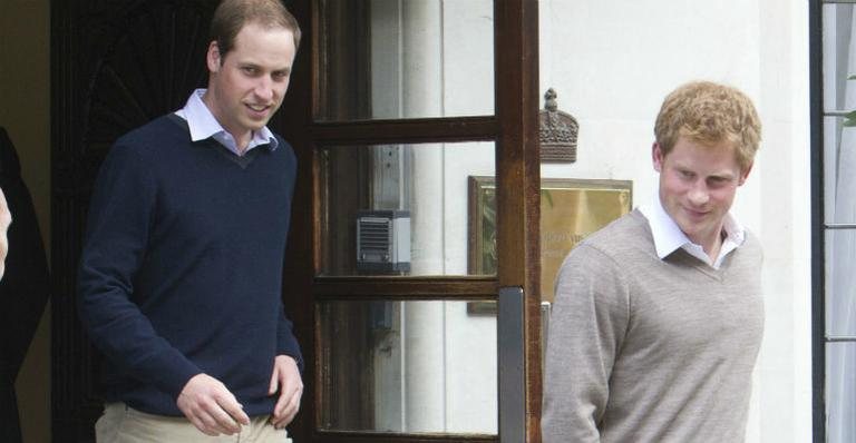 William e Harry após visita ao avô no hospital - Splash News