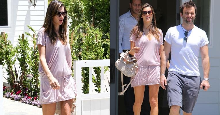 Em forma, Alessandra Ambrosio passeia em Los Angeles - The Grosby Group