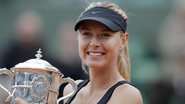 Maria Sharapova com o troféu após vencer o Aberto da França - Reuters