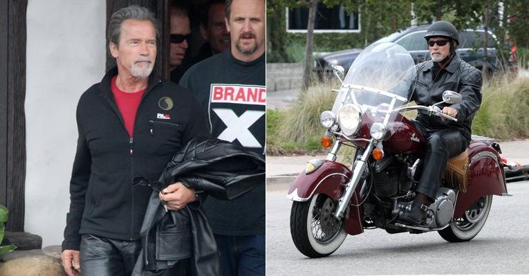 Arnold Schwarzenegger anda de moto com amigos em Los Angeles - Reprodução/Grosby Group