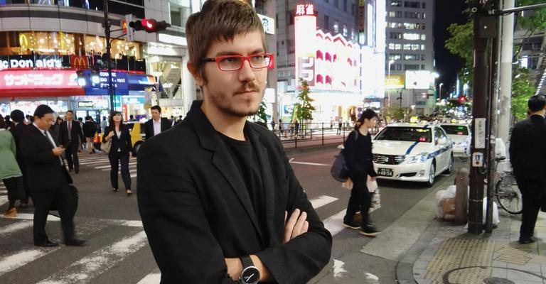 Após passagem pelos Estados Unidos, o cantor e compositor Ale Vanzella se apresenta em Tóquio, Japão.