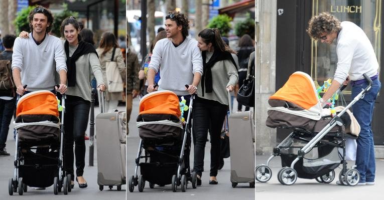 Gustavo Kuerten passeia com a mulher, Mariana Soncini, e a filha, a pequena Maria Augusta, por Paris, na França - Reprodução/Grosby Group