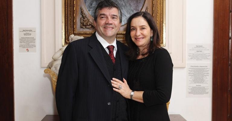 Com o marido, Jorge Eluf, a procuradora de justiça Luiza Eluf lança livro, em SP.