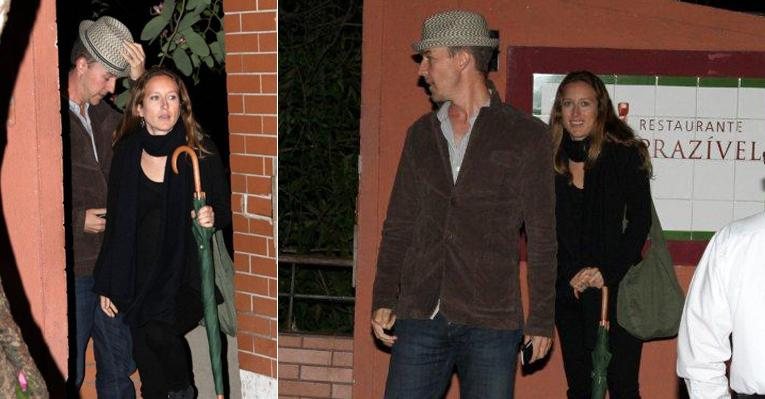 Edward Norton janta com sua esposa em Santa Teresa, no Rio de Janeiro - André Freitas / AgNews