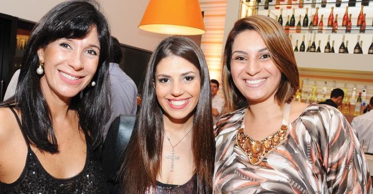 Efigênia Menna Barreto, Eliza Grunglasse e Nathália Neves conferem abertura de restaurante paulistano.