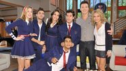 Rodrigo Faro com Sophia Abrahão, Chay Suede, Mel Fronckowiak, Arthur Aguiar, Micael Borges e Lua Blanco em gravação de 'Rebelde' - Munir Chatack / Record