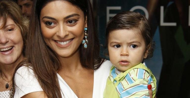 Juliana Paes com o filho Pedro - Felipe Assumpção e Philippe Lima/ AgNews