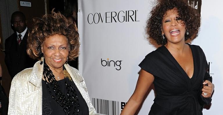 Cissy com a filha, Whitney Houston, em setembro de 2010 - Getty Images