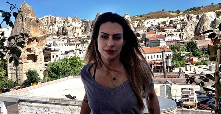 Cleo Pires na Turquia - Twitter/Reprodução