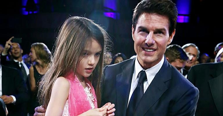 Suri e Tom Cruise - The Grosby Group