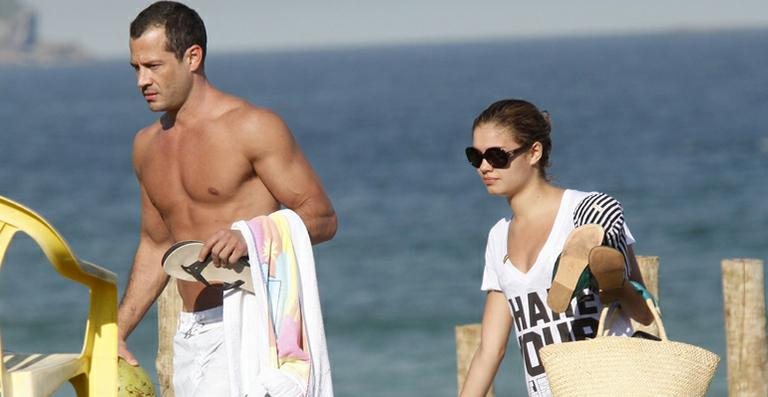 Malvino Salvador e Sophie Charlotte em praia no Rio de Janeiro - Marcos Ferreira / Foto Rio News