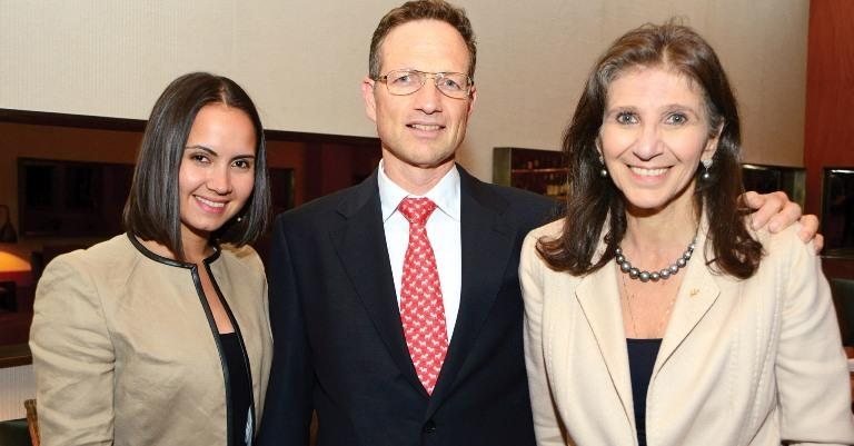 Adrian Heini, diretor de centro médico e spa em Montreux, Suíça, com Ariane Repond e Sonia Sahão, apresenta tratamento antienvelhecimento que promove a revitalização de células, em São Paulo. - -