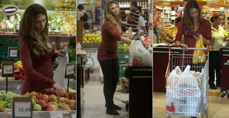 Grazi Massafera faz compras em mercado no Rio de Janeiro - Fabio Martins / AgNews