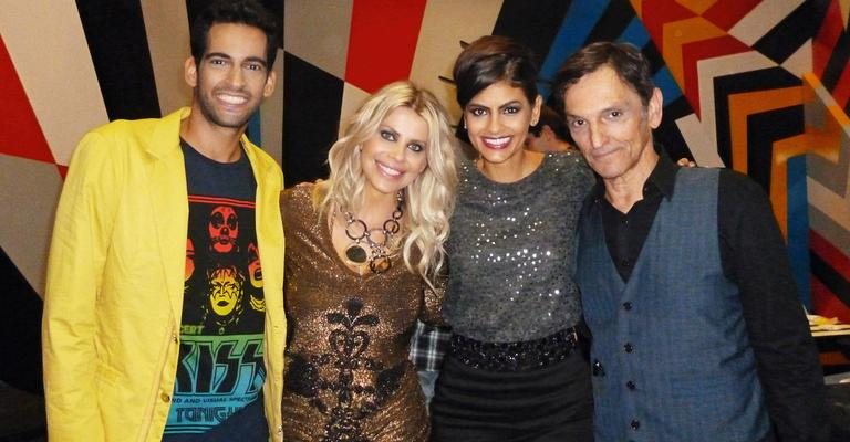 Karina Bacchi nos 3 anos do Dose Tripla, na MIX TV, entre Gustavo Braun, Marina Santa Helena e Paulo Miklos. - -