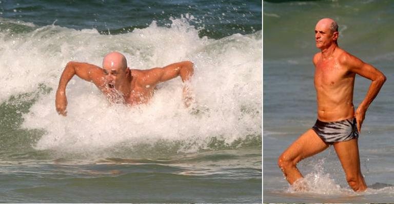 Marcos Caruso curte praia do Leblon, no Rio de Janeiro - Edson Teófilo / Foto Rio News