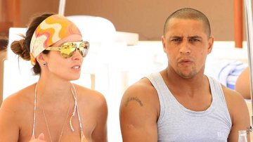 Roberto Carlos curte momento romântico ao lado da mulher, Mariana Lucon, em Ibiza, na Espanha - Grosby Group