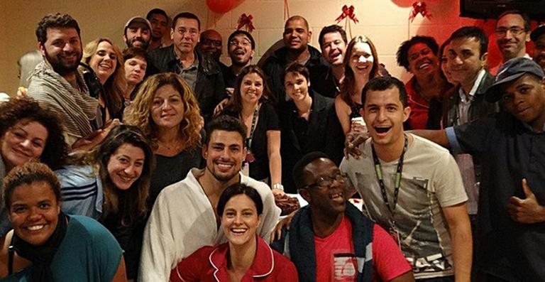 Equipe e elenco de 'Avenida Brasil' festeja aniversário de Murilo Benício - Divulgação / TV Globo