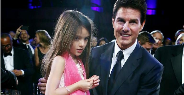 Suri e o pai, Tom Cruise - Grosby Group