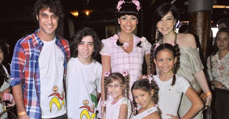 Ronny, João, Dig, Bia e as meninas Ana Carolina Taylor, Ana Carolina Carvalho e Beatriz Nunes. - Paulo Mumia