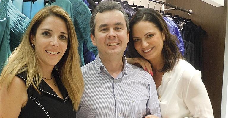 Roberta Matarazzo e Armando Mendes, sócios de loja de vestidos de noiva e de gala em São Paulo, recebem a sempre bela Luiza Brunet. - -