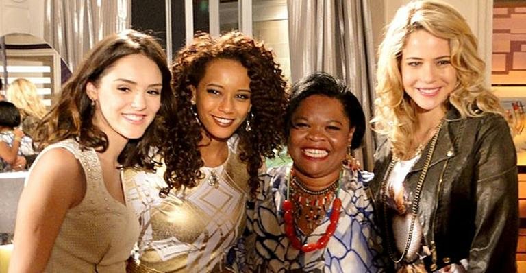 Marilene Machado de Jesus posa com as Isabelle Drummond, Taís Araújo e Leandra Leal - TV Globo/Divulgação