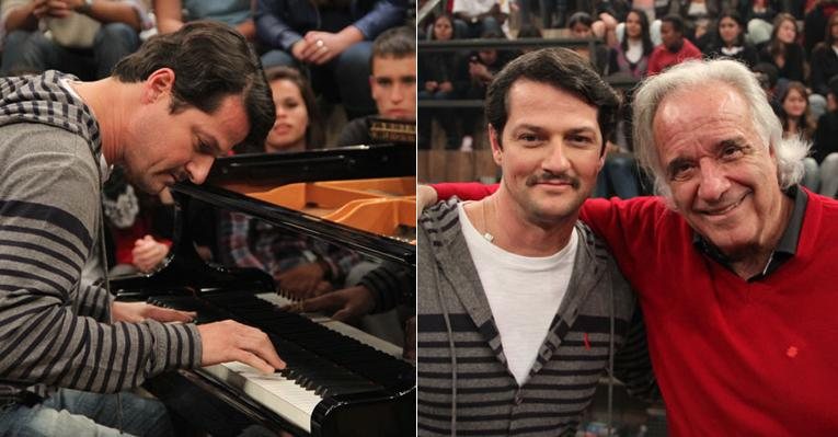 Marcelo Serrado toca piano no palco do 'Altas Horas'. Ator viverá o maestro João Carlos Martins em cinebiografia - Divulgação / TV Globo