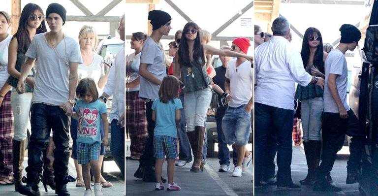 Justin Bieber e Selena Gomez almoçam com familiares e amigos em Los Angeles, Estados Unidos - Grosby Group