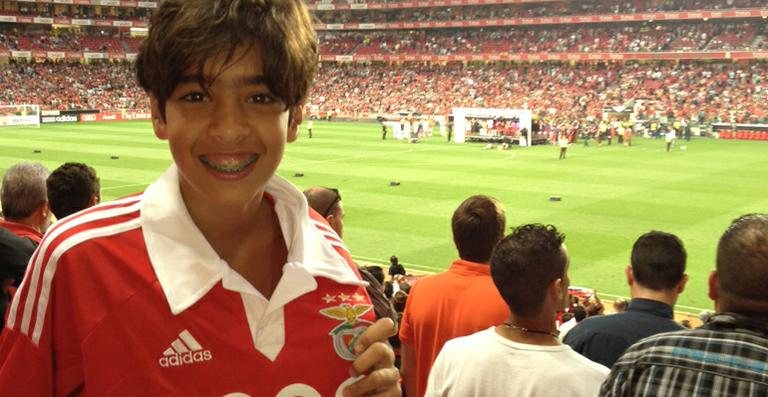 Matheus Costa celebra vitória do Benfica em Lisboa, Portugal - Divulgação