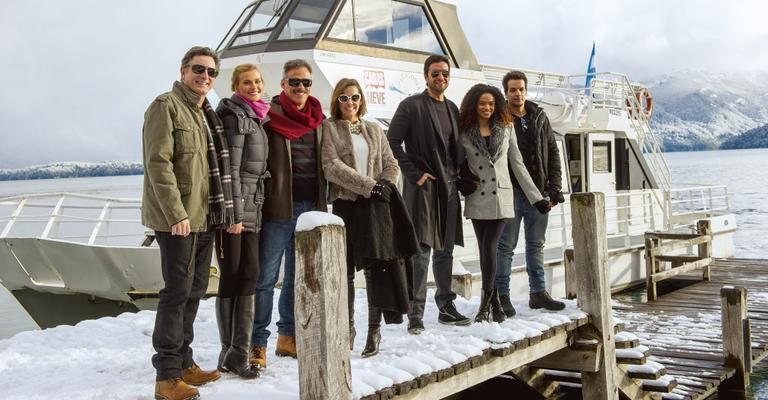 Eduardo Galvão, Renata Kuerten, Oscar Magrini, Deborah Secco, Sérgio Marone, Lucy Ramos e Thiago Luciano: embarque no Puerto Correntoso. - Cadu Pilotto