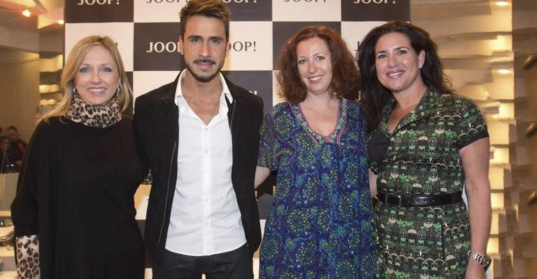 O ator Julio Rocha é nomeado embaixador de fragrância masculina, representada por Barbara Kern, Cécile Fleischer e Lourdes Mejia, em SP. - -