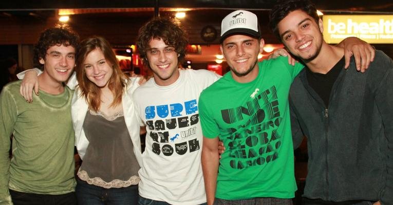 Guilherme Prates, Alice Wegmann, Ronny Kriwat, Bruno Gissoni e Rodrigo Simas - Marco Macedo / Divulgação