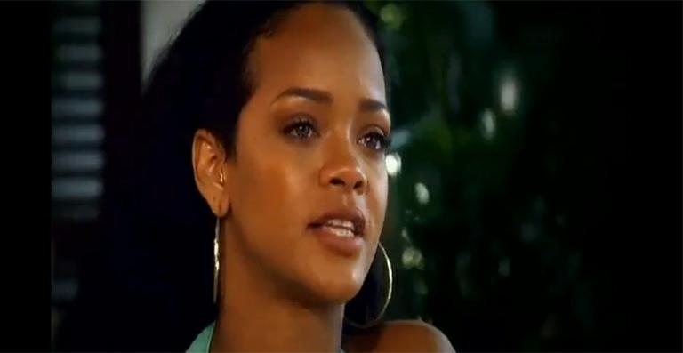 Rihanna chora ao falar de Chris Brown em entrevista - Reprodução