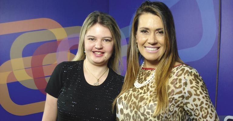 A nutricionista Pollyana Esteves fala a Solange Frazão no programa Em Forma, na ClickTV, São Paulo. - -