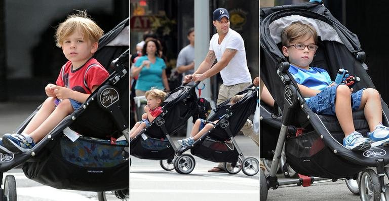 Ricky Martin com os filhos gêmeos, Matteo e Valentino - SplashNews