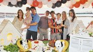 O ator entre Luciana e Roberto, com a filha, Julia, no colo, o casal Fabio e Davina, com o herdeiro, Lucas, e Karina. - Cassiano de Souza