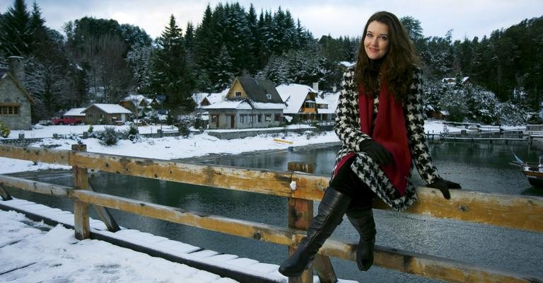 Na Bahía Mansa, durante a temporada CARAS/ Neve, a atriz explica por que decidiu trocar a Globo para estrelar nova série bíblica da Record. - Selmy Yassuda