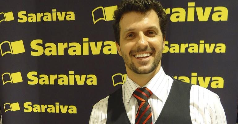 O carismático coach Rodrigo Batalha faz em livraria do Rio noite de autógrafos de seu segundo livro, Desempenho Máximo. - -