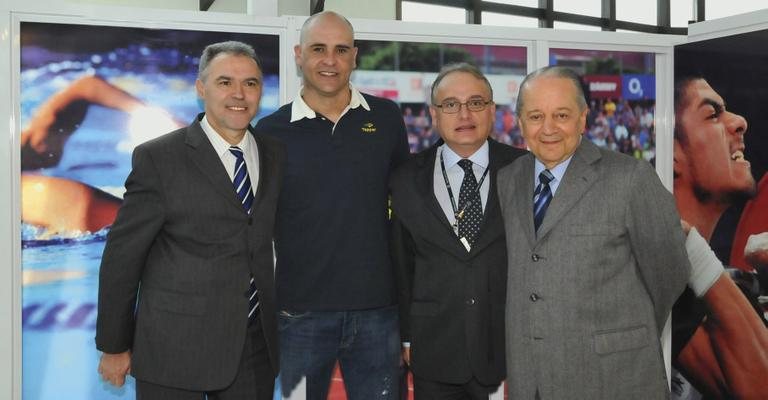 O ex-goleiro Marcos abre sua academia em hospital de São Paulo com os médicos Laércio Martins e Frederico Carbone Filho e o advogado Kalil Rocha Abdalla. - -