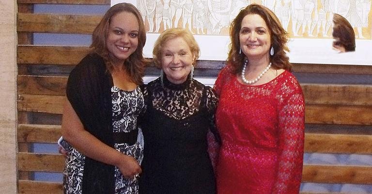 Fabiana Vilella, Maria dos Anjos Oliveira e Uiara Zagollin prestigiam abertura da mostra Sonho e Realidade, SP. - -