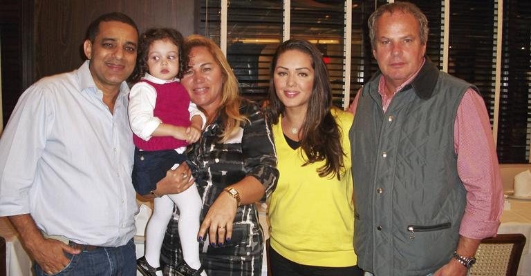 Ela celebra com o marido Monjardim - Glaycon Muniz