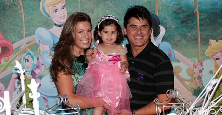 Elaine Mickely e Cesar Filho celebram o aniversário da afilhada Isabella - Orlando Oliveira / AgNews