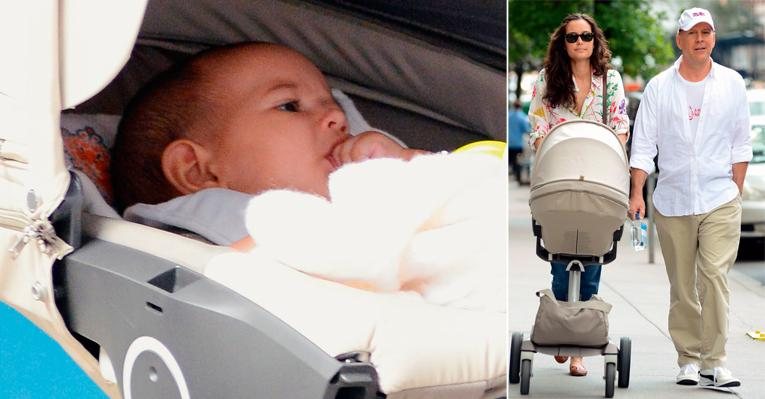 Com ar alegre e tranquilo,ele caminha com a mulher, Emma Heming, levando no carrinho a única filha
do casal. Abaixo, o rostinho da fofa Mabel, a caçula do ator de Hollywood. - The Grosby Group