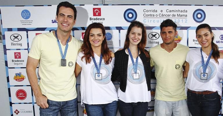 Os atores Carlos Casagrande, Mayana Neiva, Nathalia Dill, Bruno Gissoni e Fernanda Machado agitam
a 46 edição do evento, em SP. - Manuela Scarpa