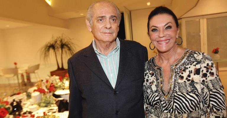 Gabriel e Betty Szafir prestigiam festa de 15 anos de marca de panelas no Brasil. - -