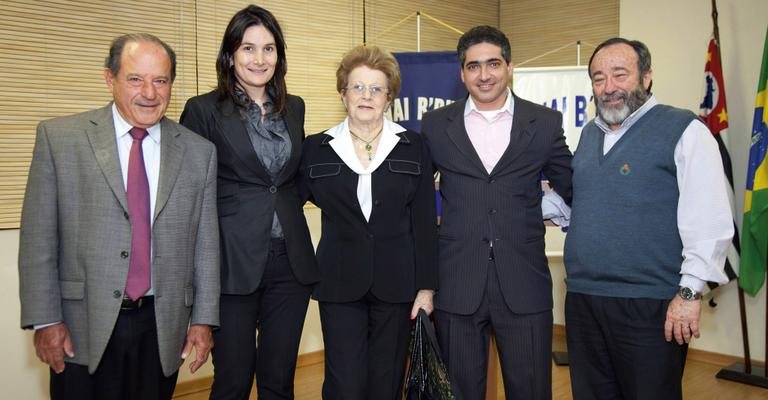 Charles E. Tawil, Luciana Brajterman, Rita Braun, Sasson Saad e Abraham Goldstein mostram o trabalho de suas entidades a jovens líderes da comunidade, SP. - -